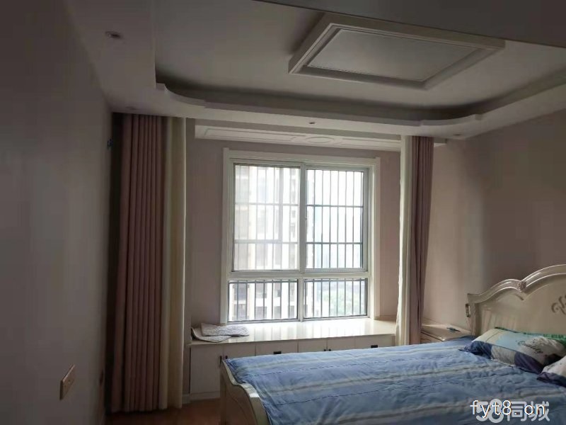 东城学 区电梯房 三室精装有产证 满五年没有税费 买房必看房